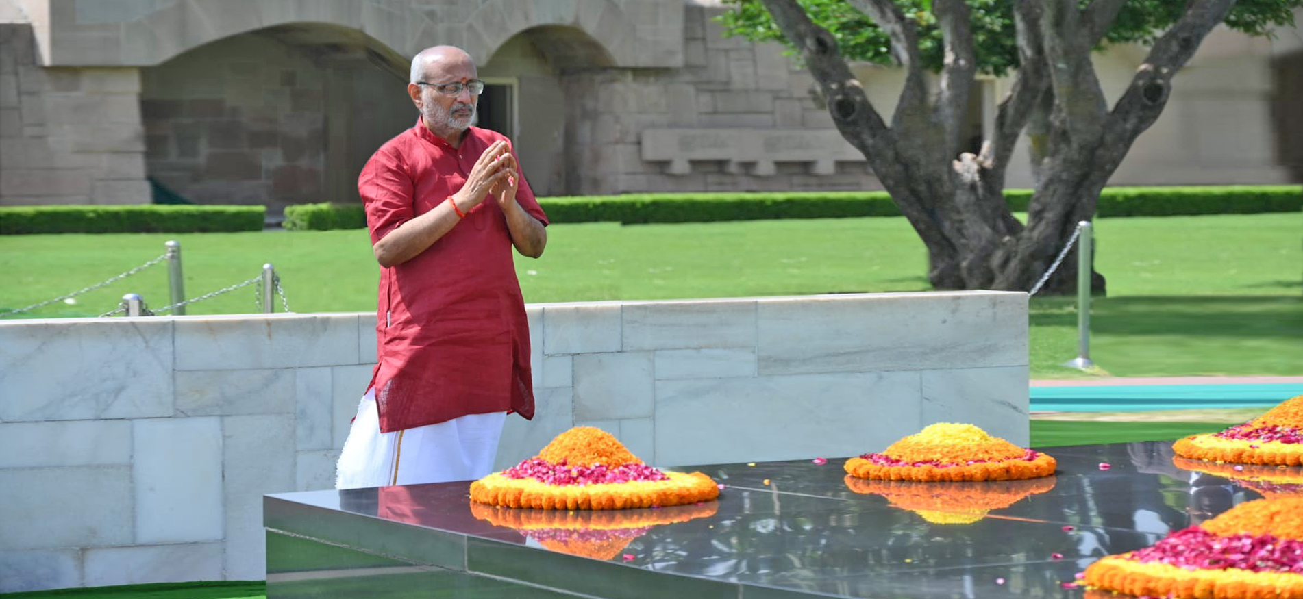 Shri CP Radhakrishnan, Hon'ble vice President of India pays tribute to Gandhi ji