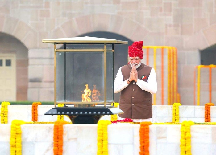Prime Minister Narendra Modi pay floral tribute to Mahatma Gandhi at Rajghat on the occasion of India 80th Independence Day.