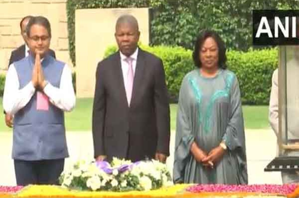 Angolan President Joao Manuel Lourenco pays tribute to Mahatma Gandhi at Rajghat on 03.05.2025